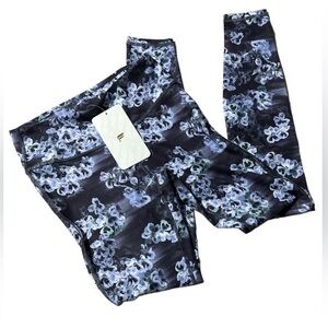 NWT Fabletics Women’s Lightweight Athletic-wear Leggings (Black/Blue Floral,XXS)